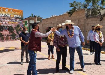 Inaugura Luis Báez Sánchez construcción de adoquinamiento en Tepeaca