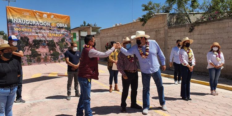 Inaugura Luis Báez Sánchez construcción de adoquinamiento en Tepeaca
