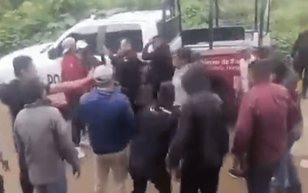 Hay 11 huachigaseros detenidos por agredir a policías estatales en Xonacatepec
