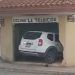Ebrios colisionan su camioneta y terminan dentro de un local en Puebla