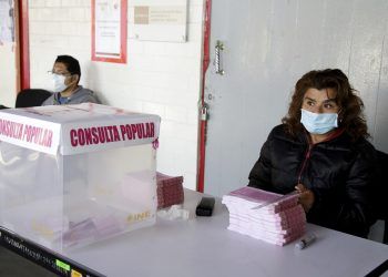 Baja afluencia de poblanos en las mesas receptoras de la consulta popular nacional