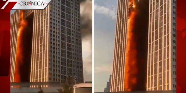 Difunden videos de impactante incendio en rascacielos de China