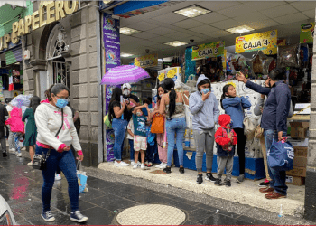 Entre la lluvia y la pandemia, compras escolares de pánico
