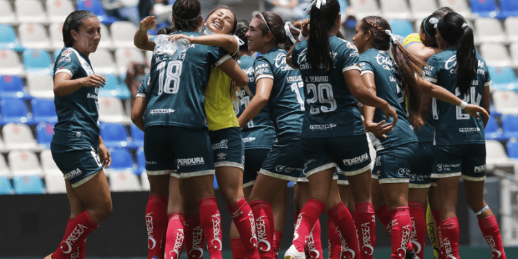 Las Franjitas, invictas en casa