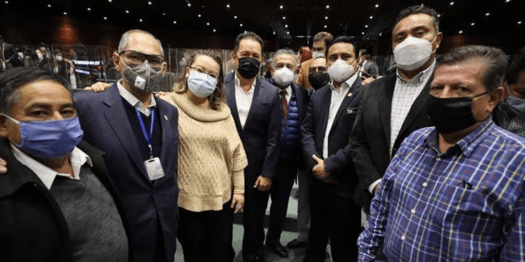 Los poblanos y la legislatura de levantadedos