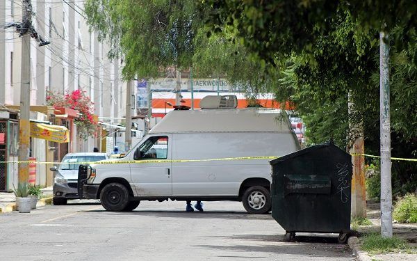 Hallan cadáver dentro de un sillón abandonado en Loma Bella 