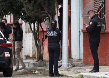 Hallan fosa con osamenta en vivienda de adulto mayor en la colonia Cristóbal Colón