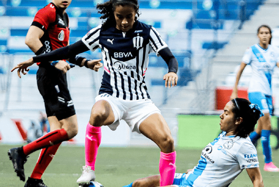 Amarga derrota en el partido 100