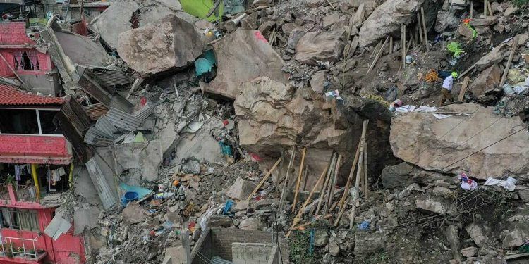 Inminente desalojo de 136 casas por riesgo de derrumbes en el cerro del Chiquihuite