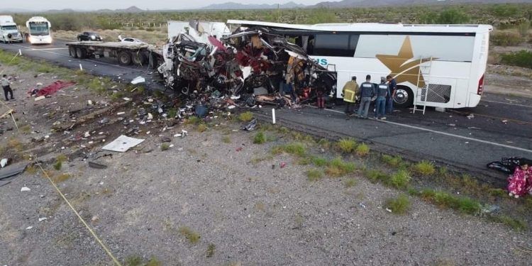 Al menos 16 muertos y 22 heridos en accidente en carretera de norte de México