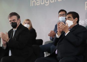 Prepara gobierno federal programa especial para vacunar a población joven de Puebla 