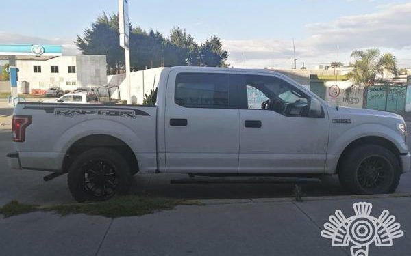 Recuperan camioneta robada en el Periférico Ecológico con cámaras lectoras de placas