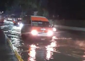 Lluvia deja autos varados y calles inundadas en Cuautlancingo 