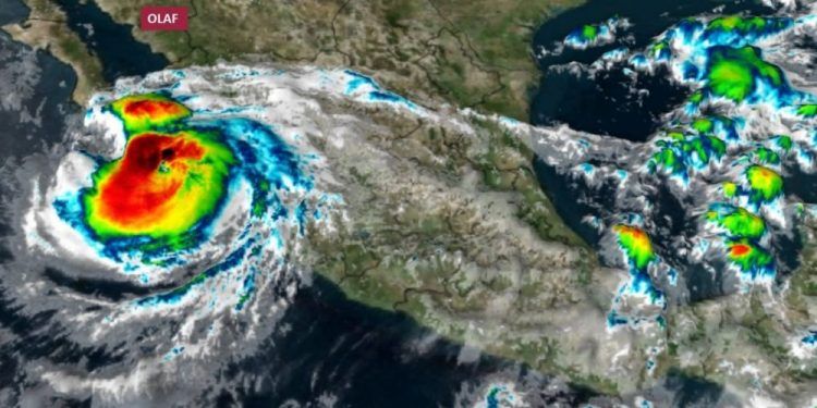 “Olaf” toca tierra en los cabos como huracán categoría 1