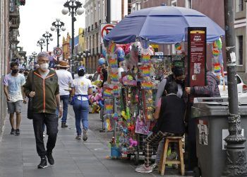 Ambulantes nuevamente se instalan alrededor de la Catedral de Puebla