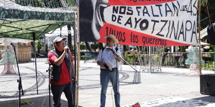 Recuerdan en Puebla a los 43 desaparecidos de Ayotzinapa