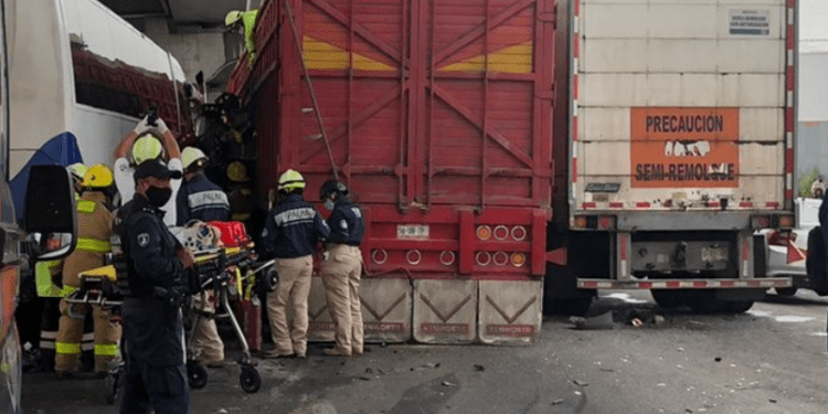 Un muerto y una persona lesionada tras accidente en la autopista México-Puebla