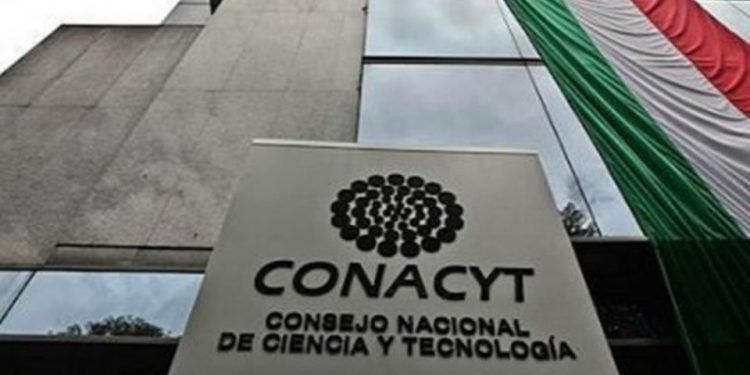 Disminuyen apoyos de Conacyt a alumnos