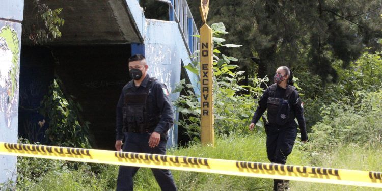 Hallan el cuerpo de una joven en el puente peatonal del Estadio Cuauhtémoc