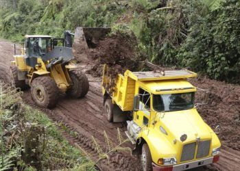 Intensifican labores para liberar caminos en las sierras Norte y Nororiental afectados por Grace