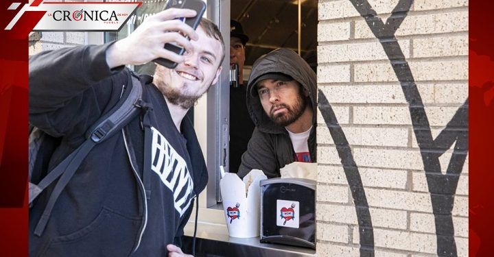 Eminem se hace viral por abrir su restaurante y atender a clientes (FOTOS)