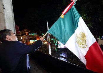 El grito oficial del Ejecutivo y la pachanga del Ayuntamiento