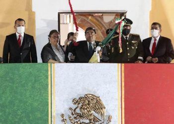 Miguel Barbosa da el Grito de Independencia en Casa Aguayo