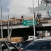Policías y transeúntes evitan suicidio en el puente de la 11 Sur 