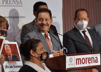Ignacio Mier se deslinda de política arrestada