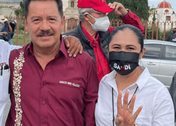 Detiene FGE a diputada local suplente con arsenal prohibido