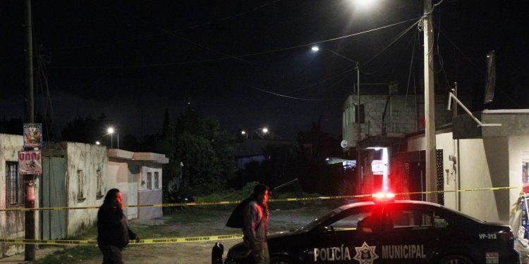 Hallan cadáveres en descomposición dentro de una vivienda en Puebla