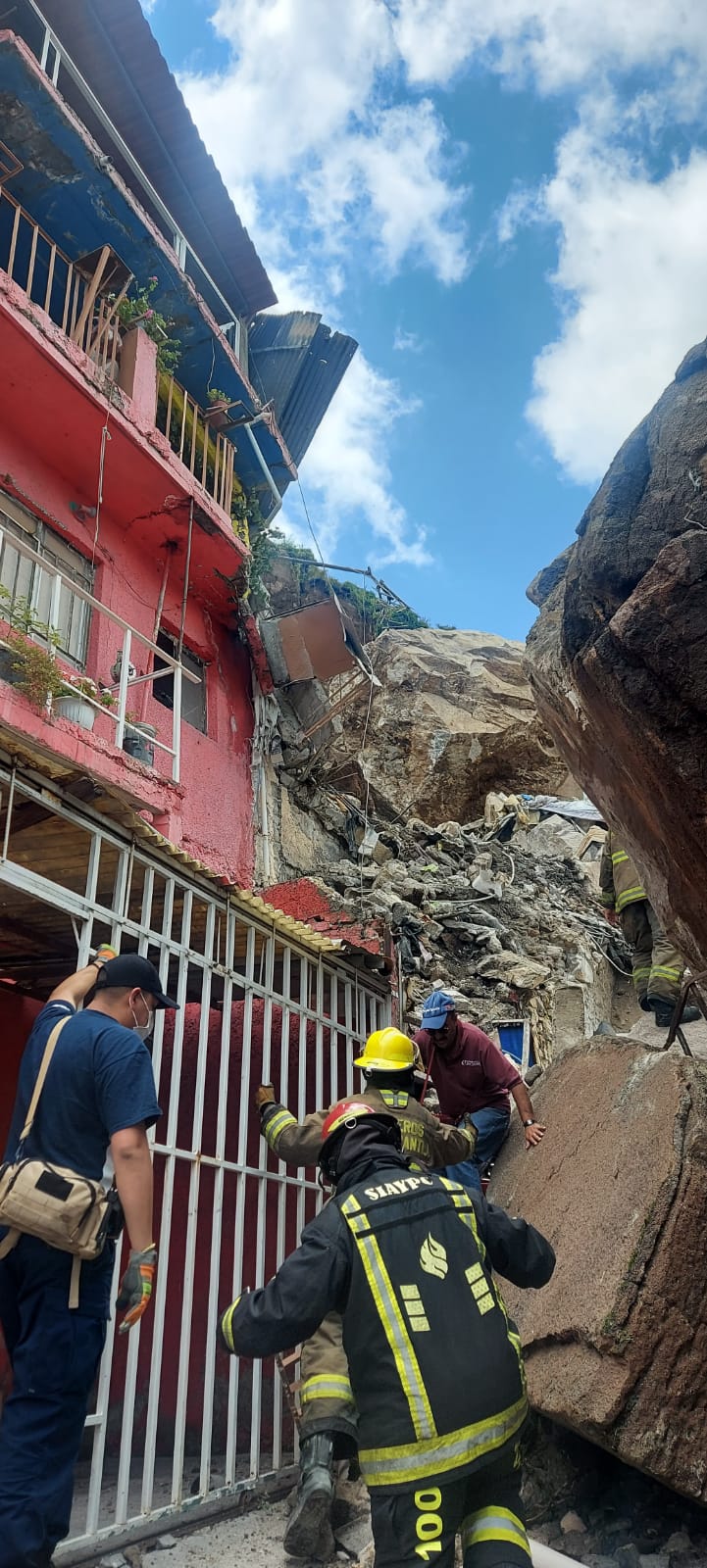 Difunden videos del momento exacto del deslave en el Cerro del Chiquihuite