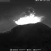 Popocatépetl inicia el domingo con lanzamiento de material incandescente