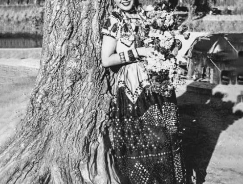 IN MEMORIAM / TRAJE DE GALA EN PASEO CAPITALINO