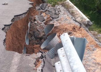 Lluvias causan derrumbes en carreteras de Puebla 