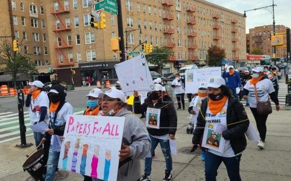 Indocumentados marchan por Nueva York por una reforma migratoria y respeto
