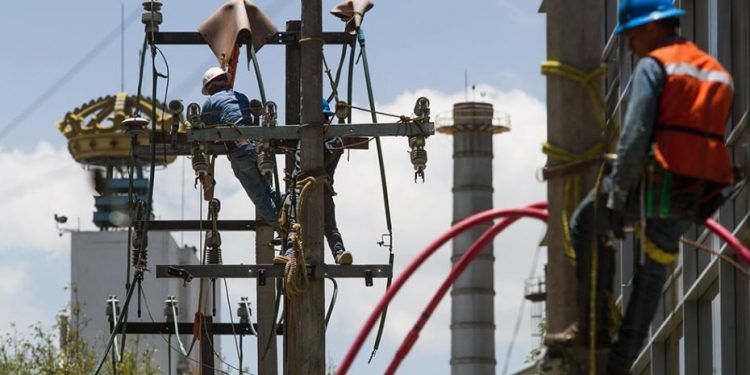 Concamin advierte que reforma eléctrica de AMLO costaría a México 60 mil mdd