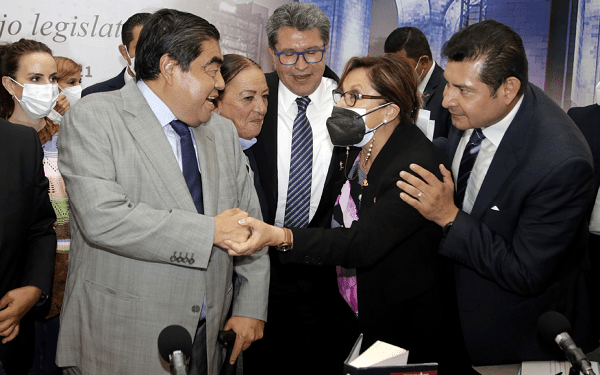 Las claves de la visita de Monreal  y la cátedra sobre la izquierda  que dio Barbosa