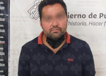 Detienen a hombre por agredir a doctora durante vacunación en el Centro Expositor de Puebla