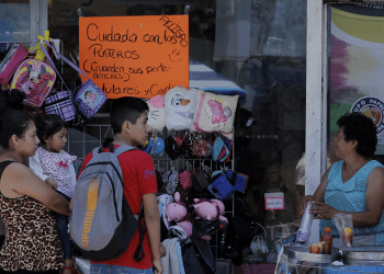 Son denunciados 4.4 robos a comercios al día: Fiscalía