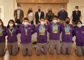 Entrega gobierno de Puebla incentivos económicos a deportistas destacados