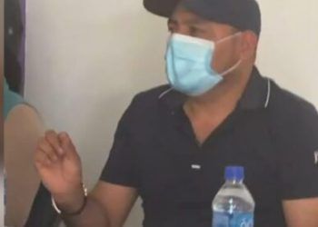 “El Toñín” ofrece rueda de prensa pese a contar con orden de aprehensión