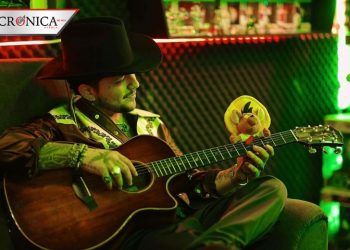 ‘¡Ya supéralo!’: redes atacan a ex de Christian Nodal por ir a su concierto