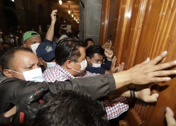 Sindicalizados del Ayuntamiento de Puebla intentan frenar aprobación de basificaciones