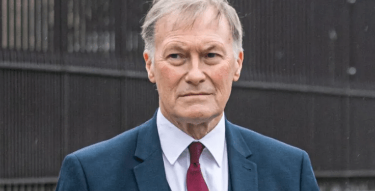 David Amess, legislador británico, es asesinado a puñaladas en acto público
