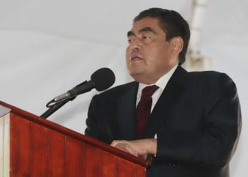 Trabajo austero y transparente pide Barbosa a nuevos alcaldes en Puebla