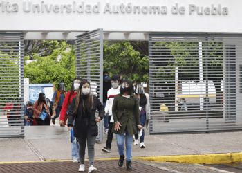 Revisa BUAP el regreso a laboratorio