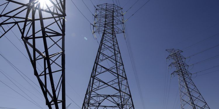 Llama Coparmex a diputados poblanos a votar contra reforma energética 