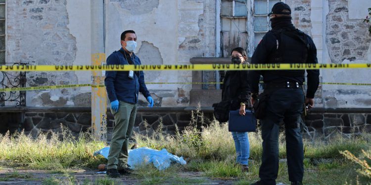Hombre muere en el parque de Las Letras, del barrio de Los Remedios