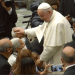 Papa Francisco saluda a pareja poblana que ganó viaje a la Capilla Sixtina